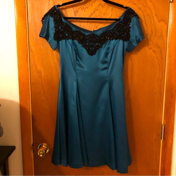 Formal Green Dress with Black Beaded Collar - Picture 2 of 7